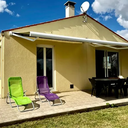 בית נופש Lovely And Bright House With Garden And Terrace