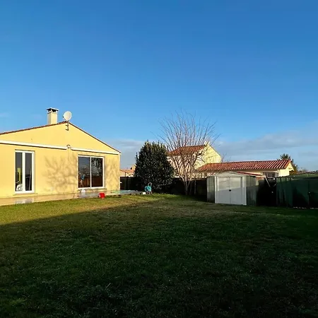 Lovely And Bright House With Garden And Terrace * משר-סור-ג'ירונדה